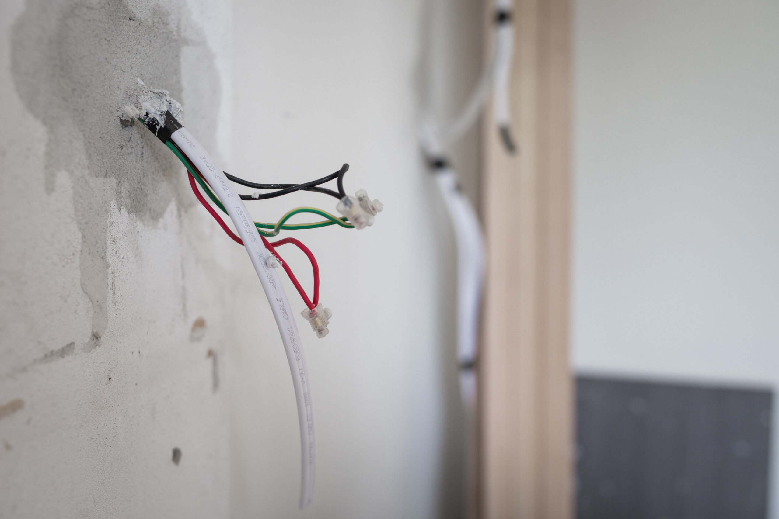 low voltage wiring vs traditional electrical wiring